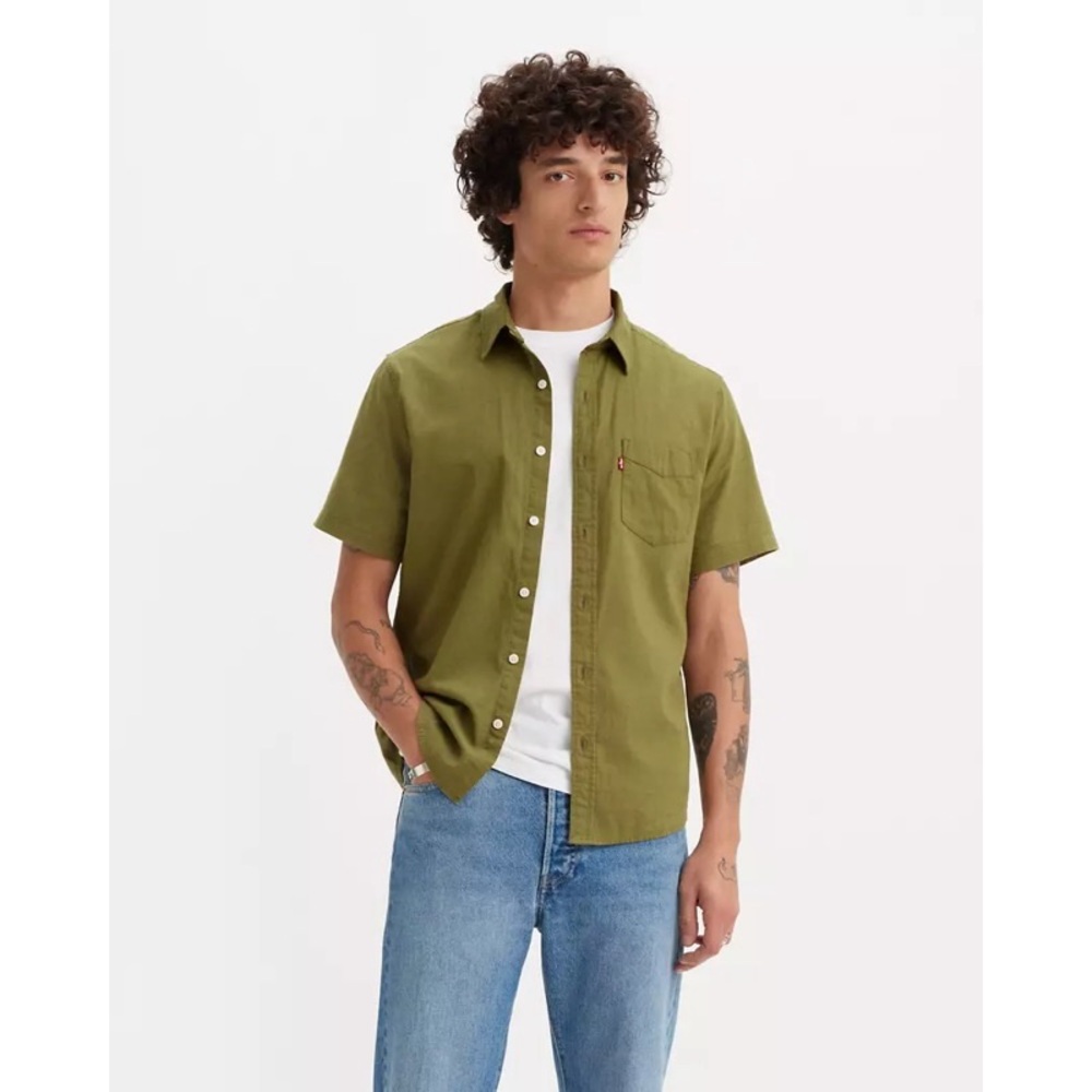 Levi's Short Sleeve Classic One Pocket Standard Fit Button Down Shirt